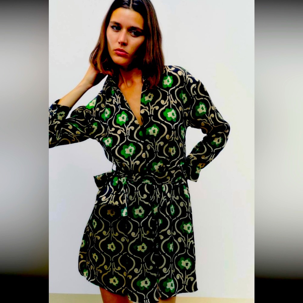 NWT SZ SMALL ZARA Lovely FLORAL PRINT 
DRESS 😍